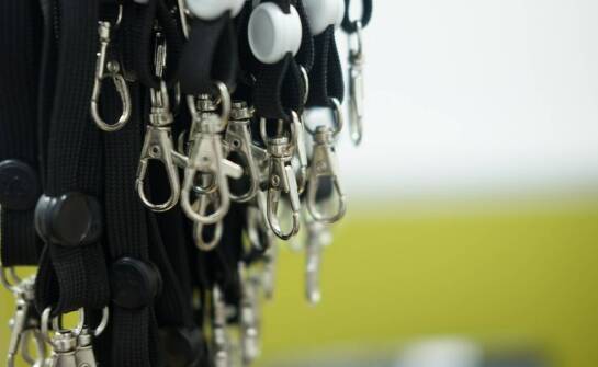 Jakie są najczęściej wybierane style smyczy z logo dla firm?