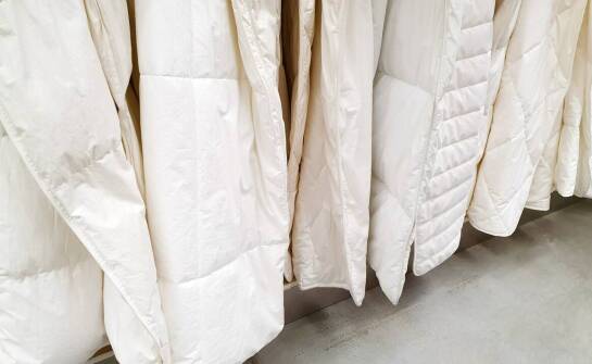 Damskie kurtki wodoszczelne – różnorodność stylów i funkcji