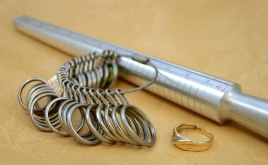 Jak lokalne tradycje wpływają na preferencje dotyczące rozmiarów pierścionków?