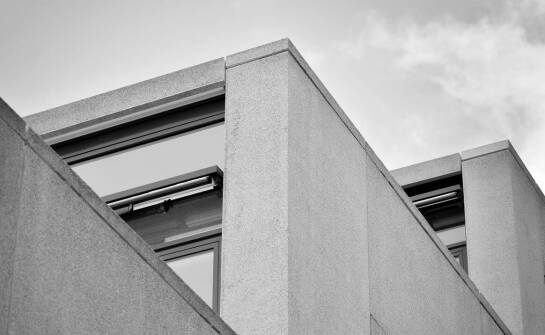 Czarno-biała fotografia a współczesne artystyczne trendy – co warto wiedzieć?