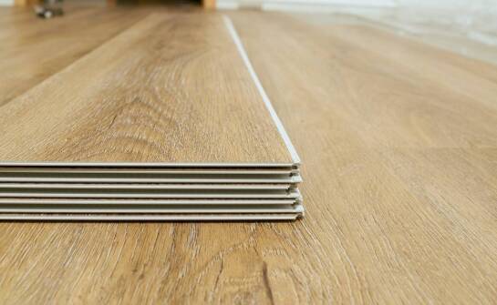 Wpływ suszenia desek w piecu na jakość drewnianych podłóg