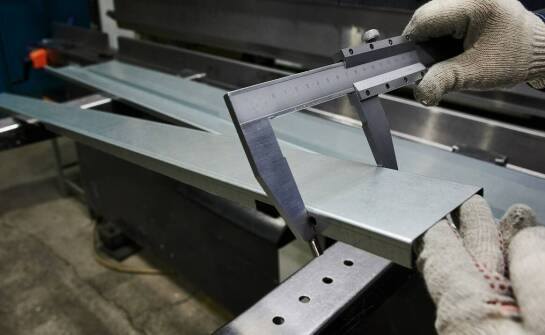 Jakie są wymagania jakościowe dla kwadratowych prętów w przemyśle?