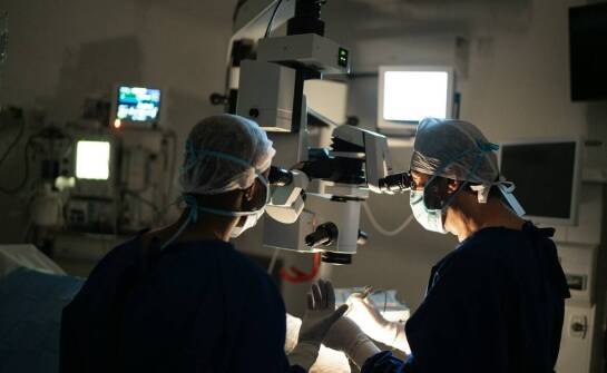 Jakie są różnice między tradycyjną a nowoczesną plastyką chirurgiczną?