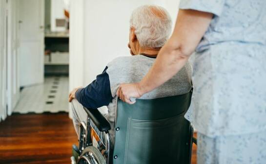 Wpływ specjalistycznej infrastruktury na komfort życia osób niepełnosprawnych w domach opieki