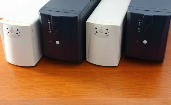 Jakie są pojemnościowe warianty drewniano-szklanych pamięci przenośnych?