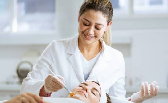 Oczyszczające zabiegi a zdrowa skóra na całym ciele