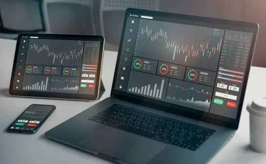 Jak dostosowane oprogramowanie EA wpływa na strategię inwestycyjną na rynku Forex?