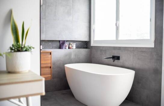 Nowoczesne zastosowania terakoty w aranżacji łazienek