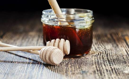 Dlaczego krystalizacja jest naturalnym procesem w miodzie gryczanym?