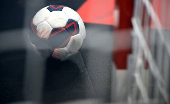 Jakie możliwości daje nadruk na białej piłce w kampaniach reklamowych?