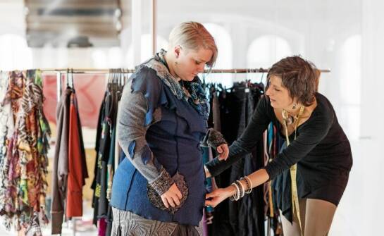 Profesjonalne stylizacyjne sesje – jak stworzyć spójny modowy wizerunek?