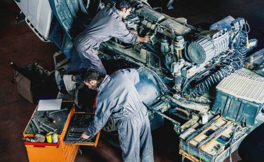 Jak regeneracja hydraulicznych silników wpływa na operacyjne koszty przedsiębiorstwa?