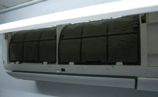 Jakie problemy zdrowotne może powodować brak odgrzybiania przenośnej klimatyzacji?