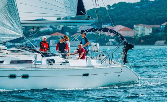 Jak wygląda procedura odbioru i zdania jachtu na Mazurach?