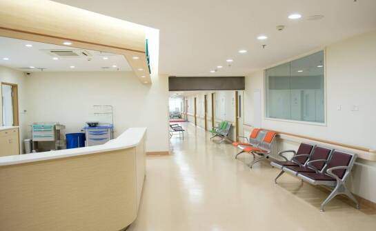 Jak medyczne modułowe meble wpływają na organizację pracy w placówkach zdrowotnych?