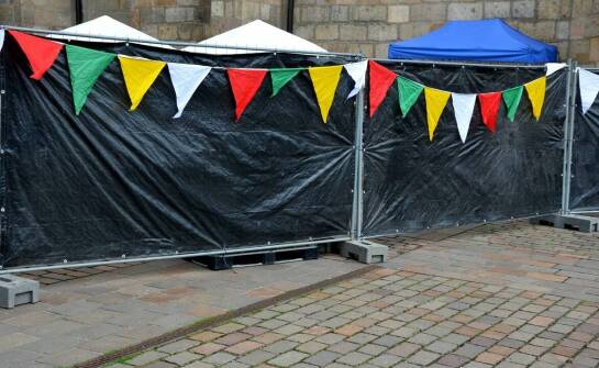 Jak pneumatyczna brama może przyciągnąć uwagę na plenerowych wydarzeniach?