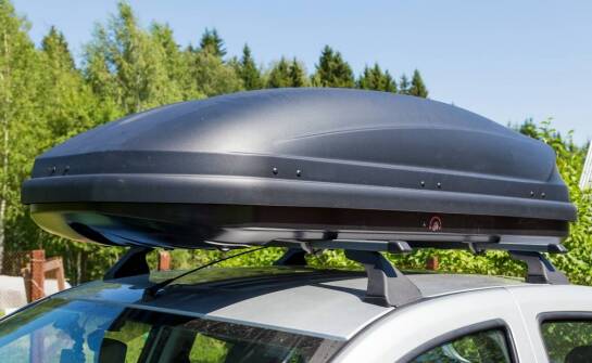 Jakie są zalety korzystania z dachowych boksów podczas rodzinnych wyjazdów?