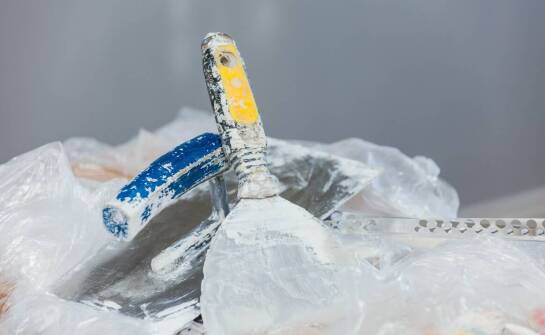 Narzędzia do modelarskiej obróbki gipsu - co warto mieć w pracowni?