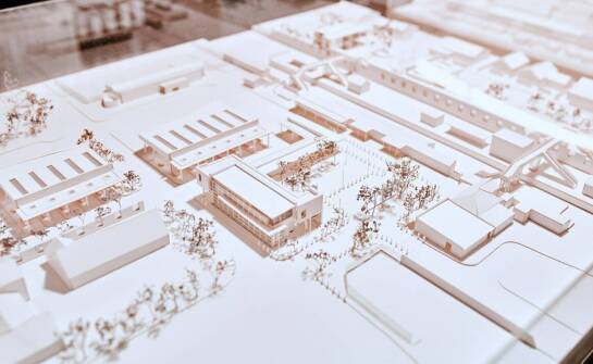 Jakie wyzwania stawia projektowanie publicznych przestrzeni przed architektami?