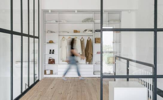 Jakie korzyści oferuje lokalizacja przy Rzemieślniczej 35 dla klientów poszukujących nowoczesnej mody?