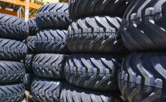 Zakup ciężarowych opon w hurtowni – na co zwrócić uwagę przy wyborze?