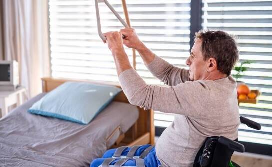 Rola podnośnika do łóżka w poprawie jakości życia osób z niepełnosprawnościami