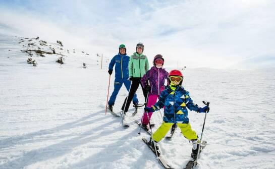 Rodzinne wyjazdy na narty - oferta na Długiej Polanie
