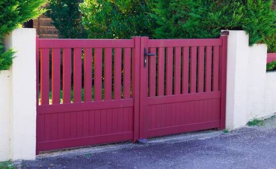 Jak frontowe bramy ogrodzeniowe wpływają na pierwsze wrażenie gości?