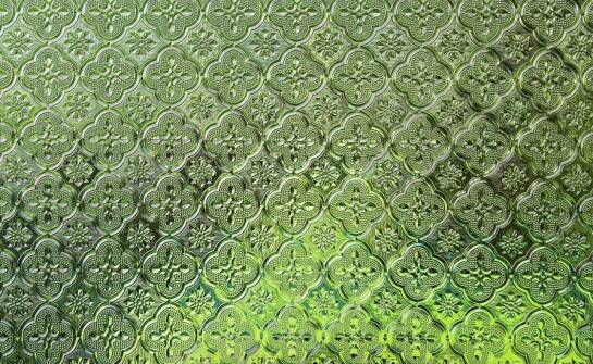 Dlaczego ornamentowe szkło jest idealne do przestrzeni mieszkalnych?