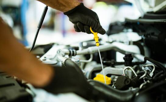 Jakie są oznaki, że Twój pojazd potrzebuje wymiany oleju w Dar Oil?