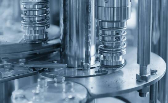 Jakie czynniki wpływają na wybór odpowiedniej tłocznikowej sprężyny?