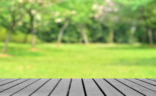 Szeroki wybór desek tarasowych i estetyka ogrodu