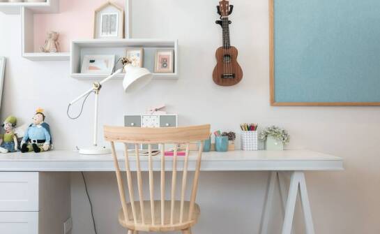 Jakie dodatki powinno mieć funkcjonalne biurko dla malucha?