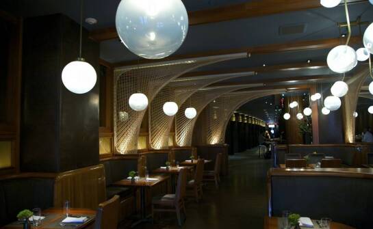 Nowoczesne dekoracyjne rozwiązania na przyjęciach w restauracji