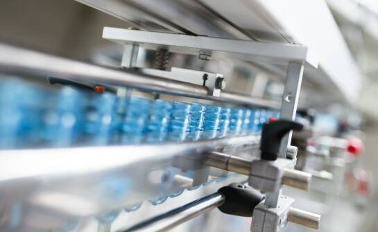 Zastosowanie napełniarek do butelek w różnych gałęziach przemysłu: studium przypadku