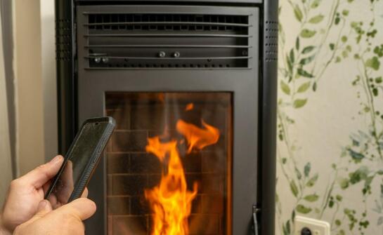 Jak dostępny online piec na pellet może poprawić efektywność energetyczną domu?