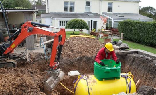 Jak profesjonalne usługi montażu szamb wpływają na długoterminowe użytkowanie?