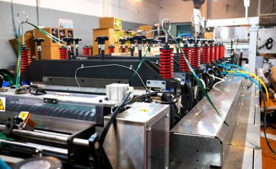 Rola sprężyn z prostokątnym przekrojem materiałów w przemyśle ciężkim