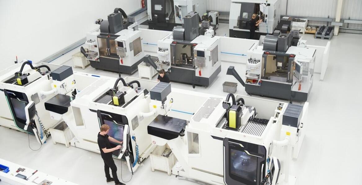 Efektywność procesów produkcyjnych dzięki outsourcingowi metalowych usług