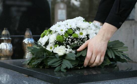 Znaczenie tradycji w tworzeniu pogrzebowych wieńców
