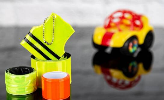 Efektywność odblaskowych breloków z nadrukiem w kampaniach społecznych