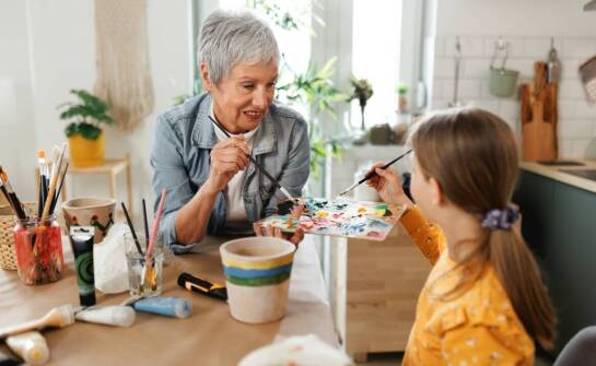 Znaczenie różnorodnych form arteterapii w domach opieki dla seniorów