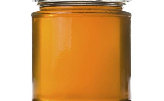 Jakie są różnice między syropem z cukrowego buraka a tradycyjnym klonowym syropem?