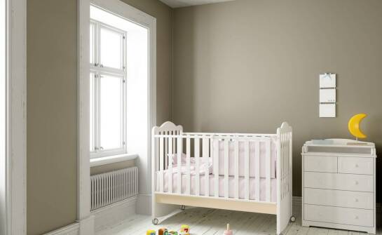 Jak naturalne materiały w meblach wpływają na zdrowie i bezpieczeństwo dzieci?