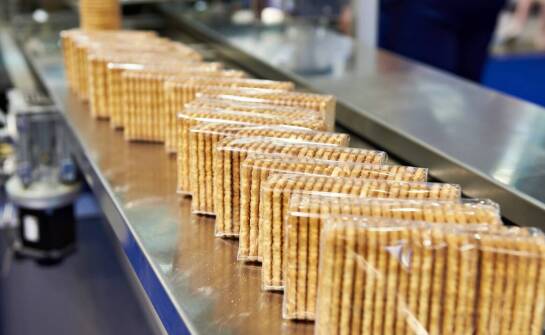 Szybka realizacja zamówień na krówki z logo – co warto wiedzieć?