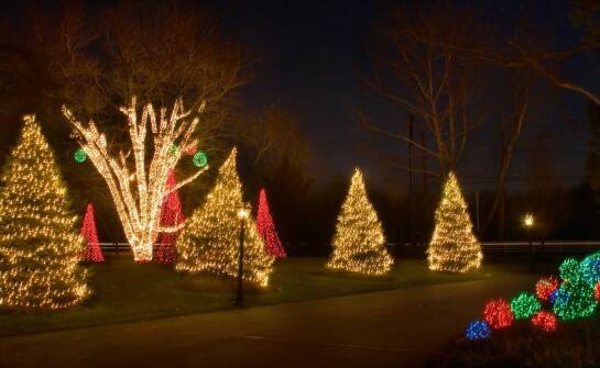 Jakie są godziny otwarcia światełek w Wilanowie w sezonie?