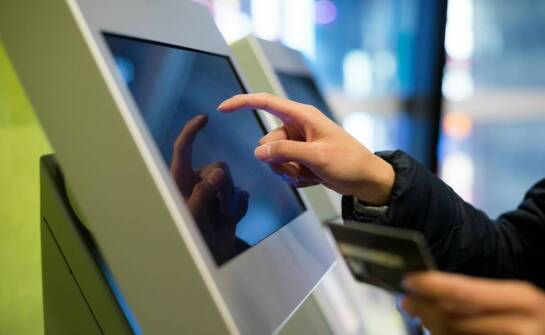 Personalizacja treści na multimedialnych kioskach - nowe możliwości dla firm