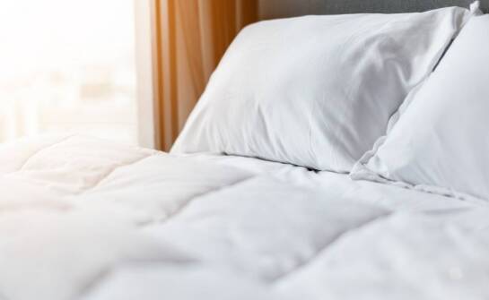 Czy wymiar kołdry 180 na 200 sprawdzi się w każdej sypialni?