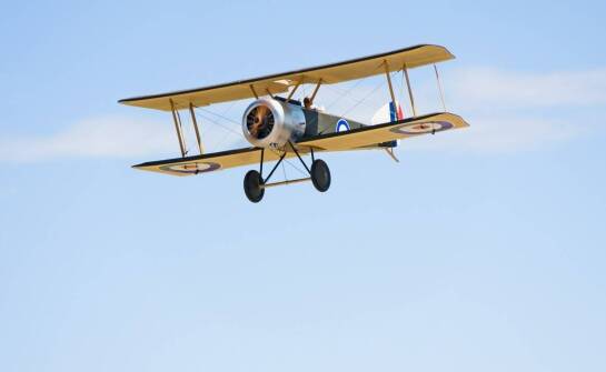 Czym wyróżnia się model myśliwca Curtiss Hawk 75 na tle innych modeli?