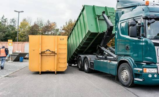 Jak uzyskać licencję na przewóz odpadów i dlaczego jest to ważne?
